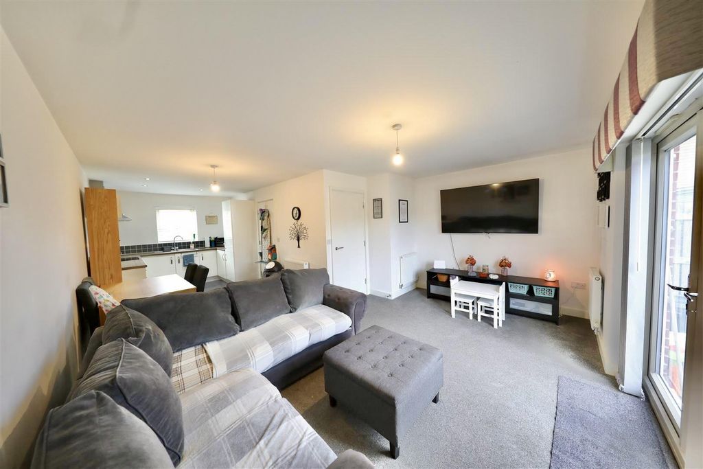 Property photo 2 of 21 Living Area