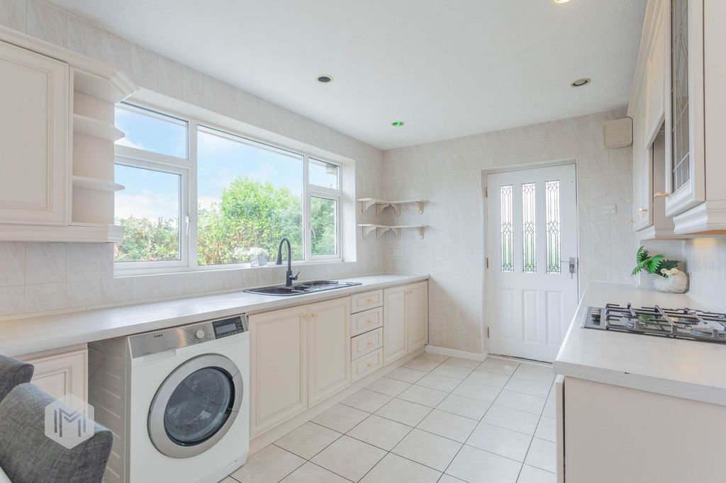 Property photo 2 of 34