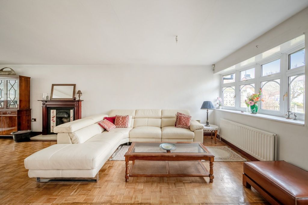 Property photo 2 of 10 Picture No. 17