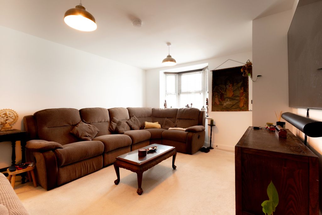 Property photo 3 of 36