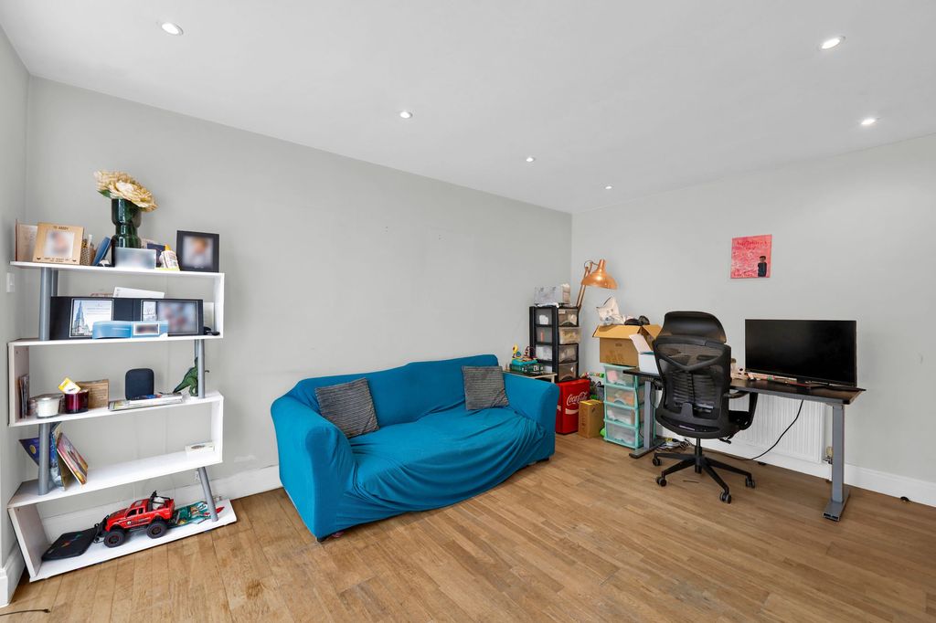 Property photo 2 of 21