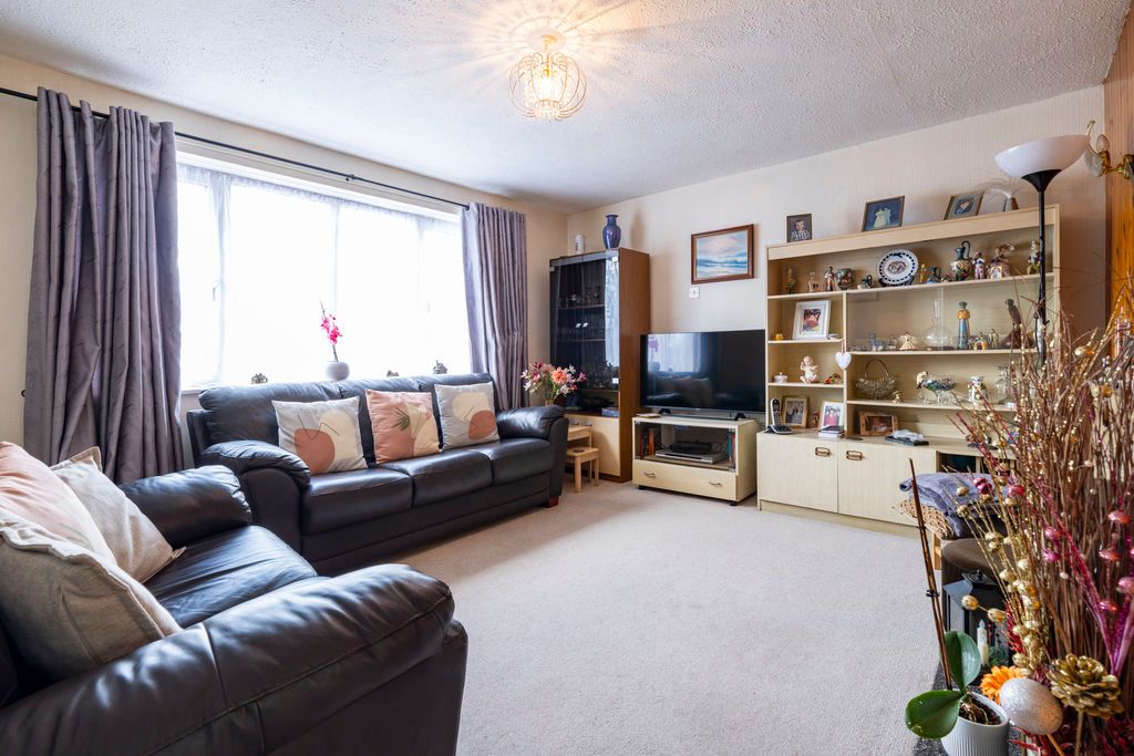 Property photo 2 of 20 Lounge