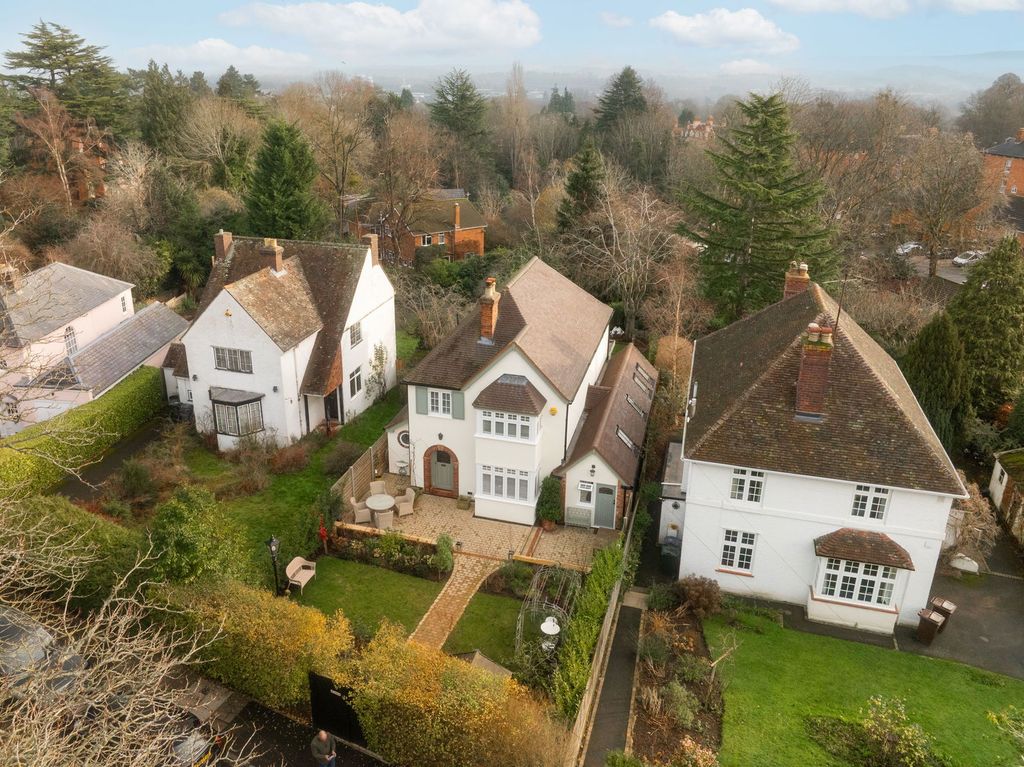 Property photo 2 of 33