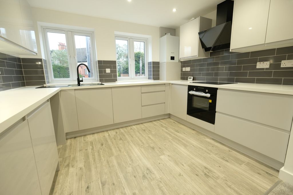 Property photo 2 of 14 Kitchen