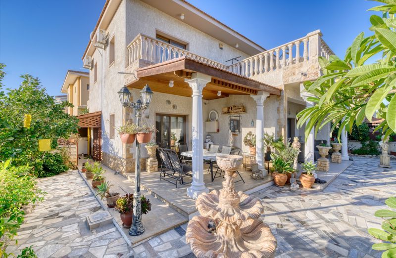 Property photo 2 of 28 Property Front