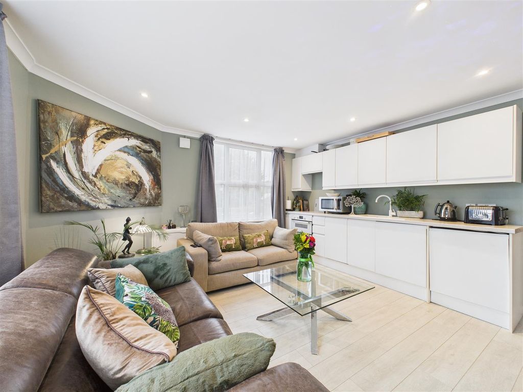 Property photo 3 of 6