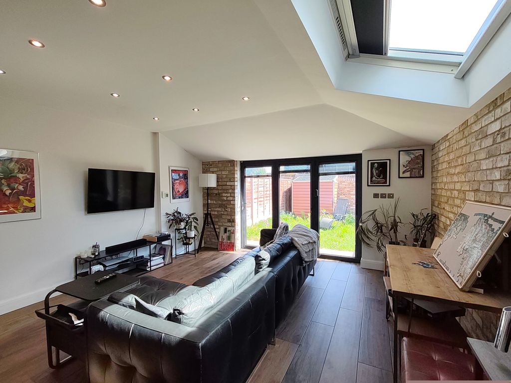 Property photo 1 of 10 Bedroom