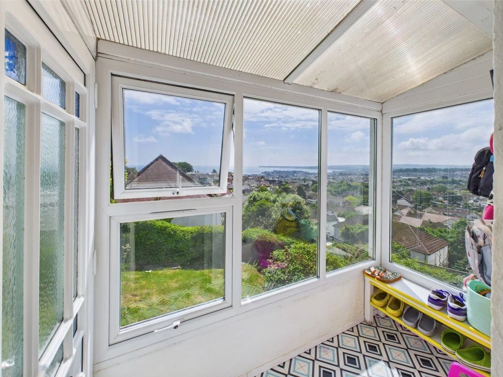 Property photo 3 of 27