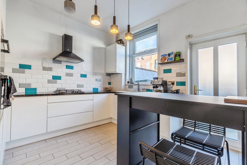 Property photo 3 of 16 Pbox-Img.Jpg