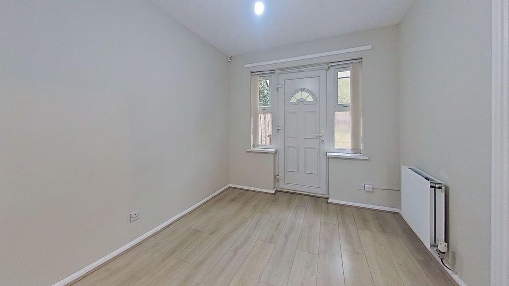 Property photo 2 of 12 19-Grange-Close-Living-Room.Jpg