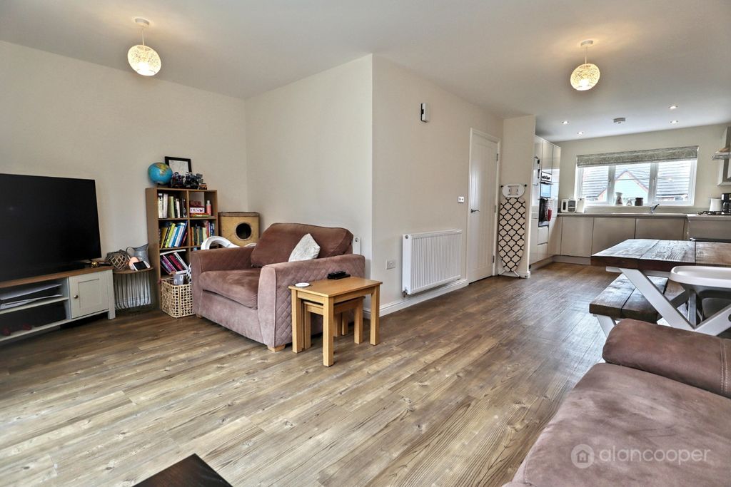 Property photo 3 of 26 4763325