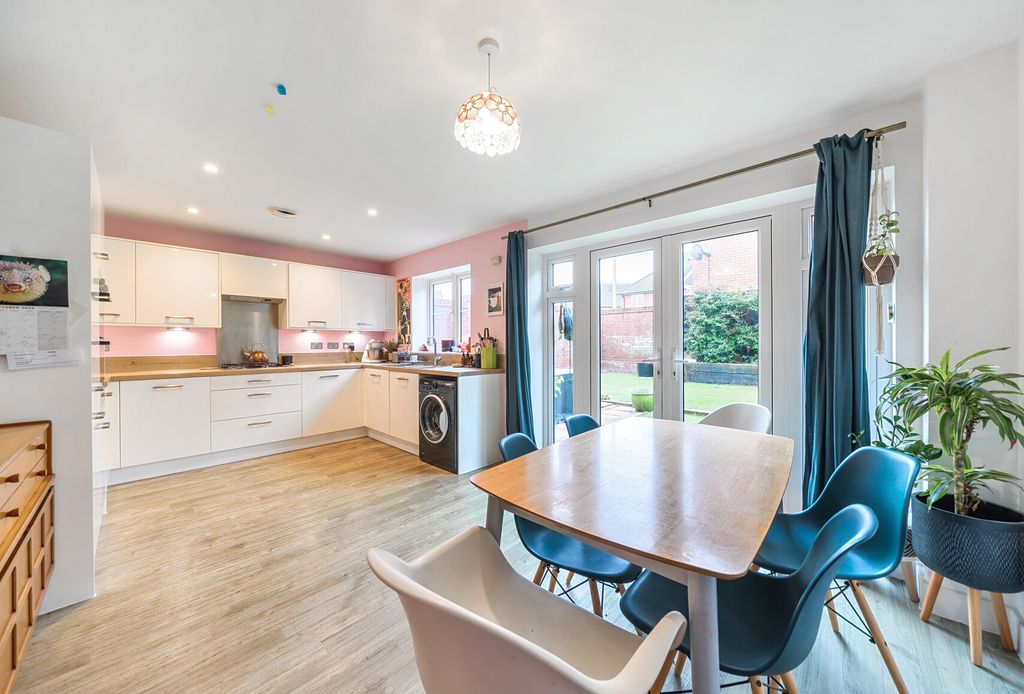 Property photo 3 of 20 1364423-11-68Ef82...