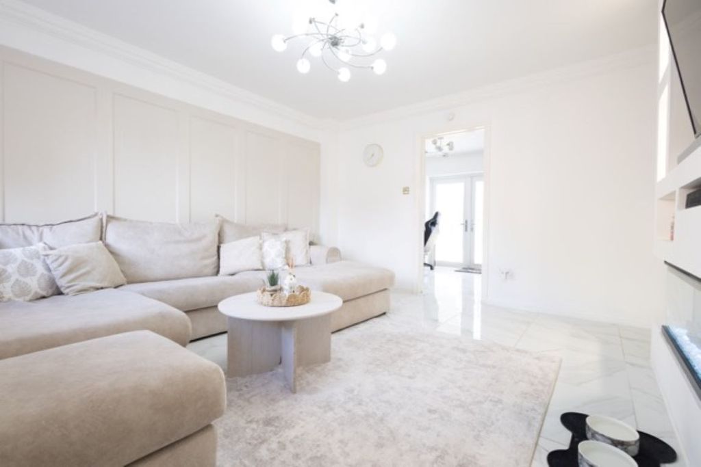 Property photo 2 of 23