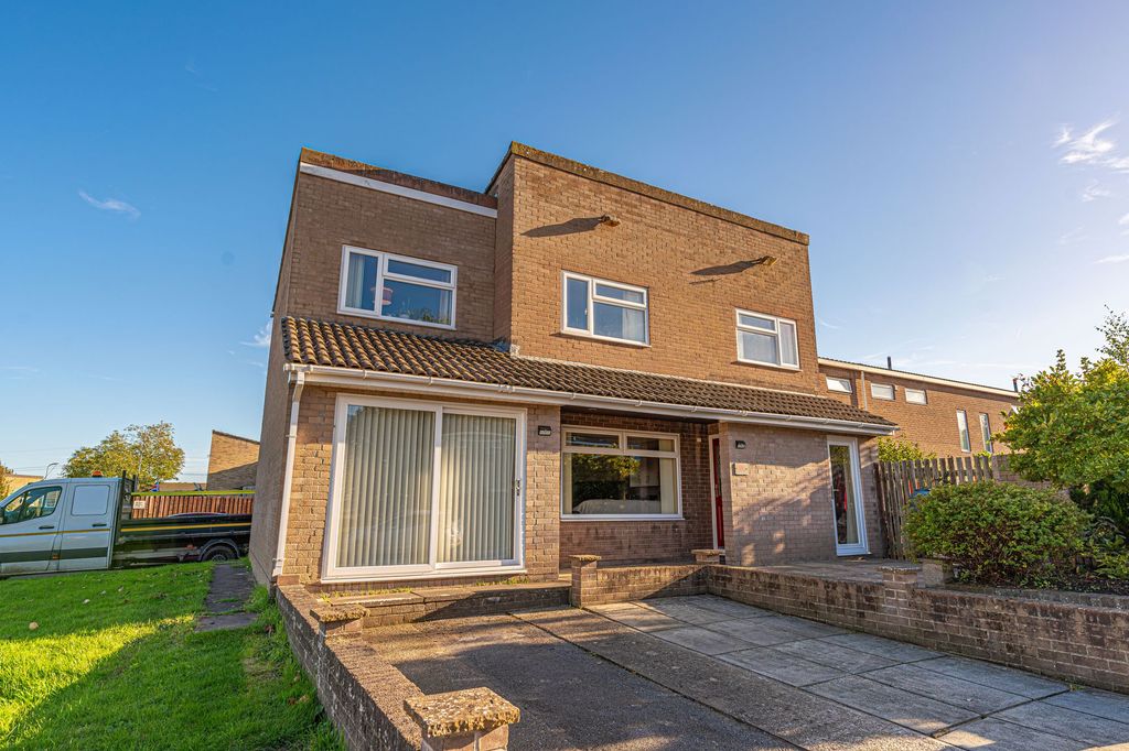 Property photo 2 of 30