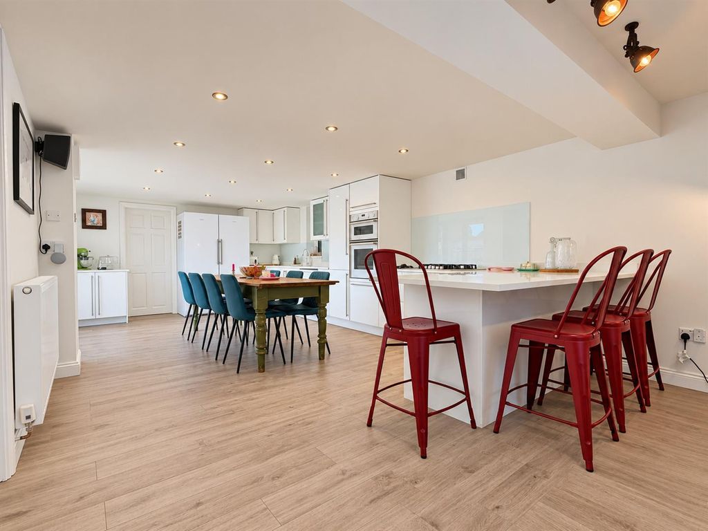 Property photo 2 of 36 Superb Open-Plan Dining Kitchen