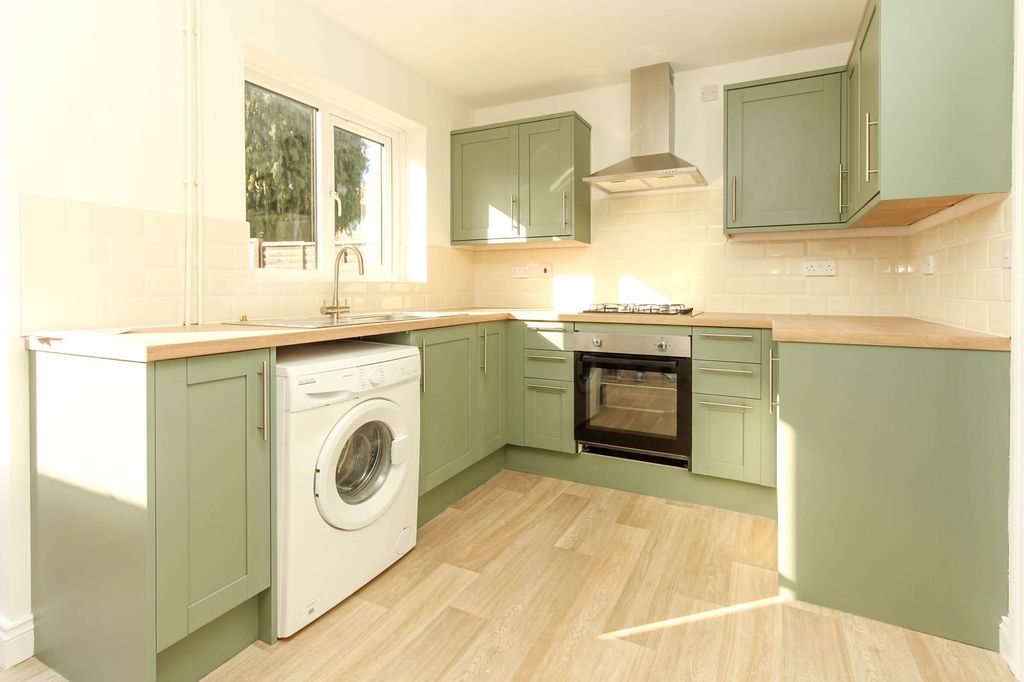 Property photo 2 of 8 Kitchen