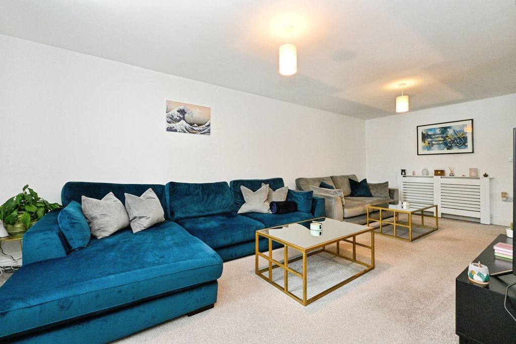 Property photo 3 of 21 Pbox-Img.Jpg