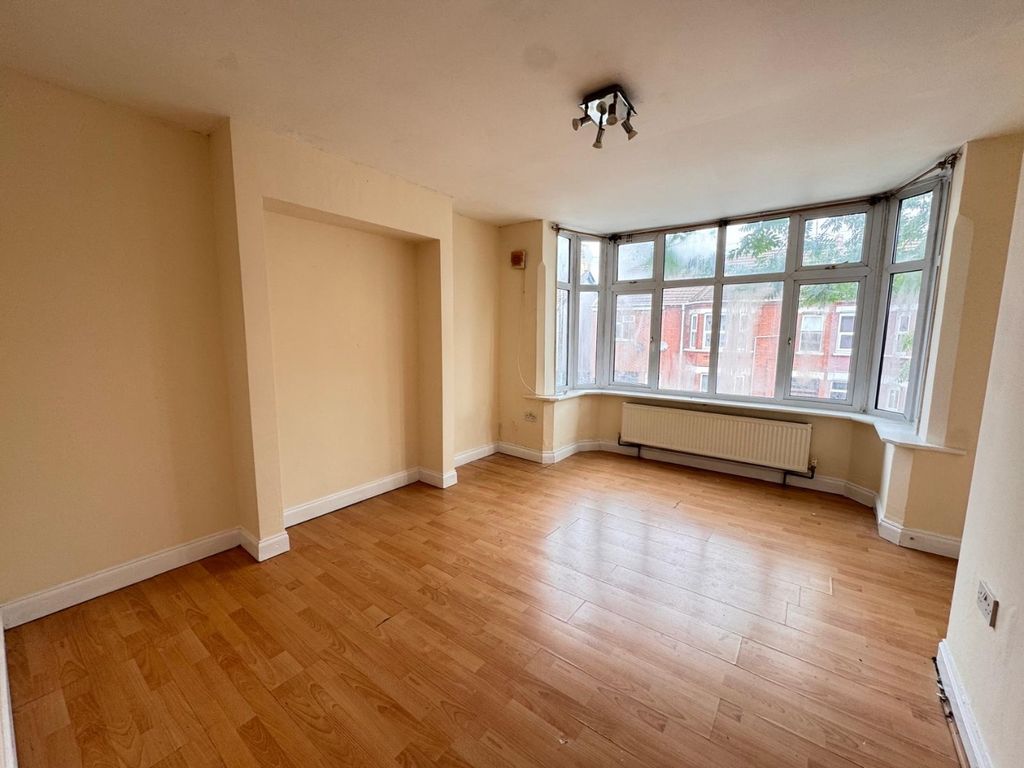 Property photo 2 of 9 4365521