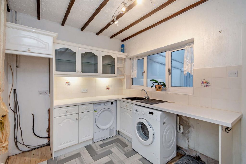 Property photo 3 of 13 8674960-Interior08-800.Jpg