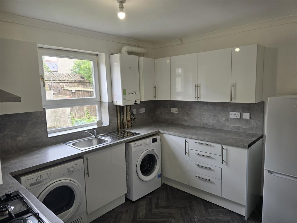 Property photo 2 of 7 1000066408.Jpg