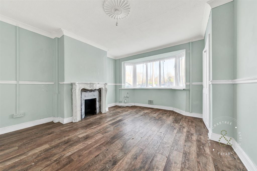 Property photo 2 of 24 St-Donats-Road-13.Jpg