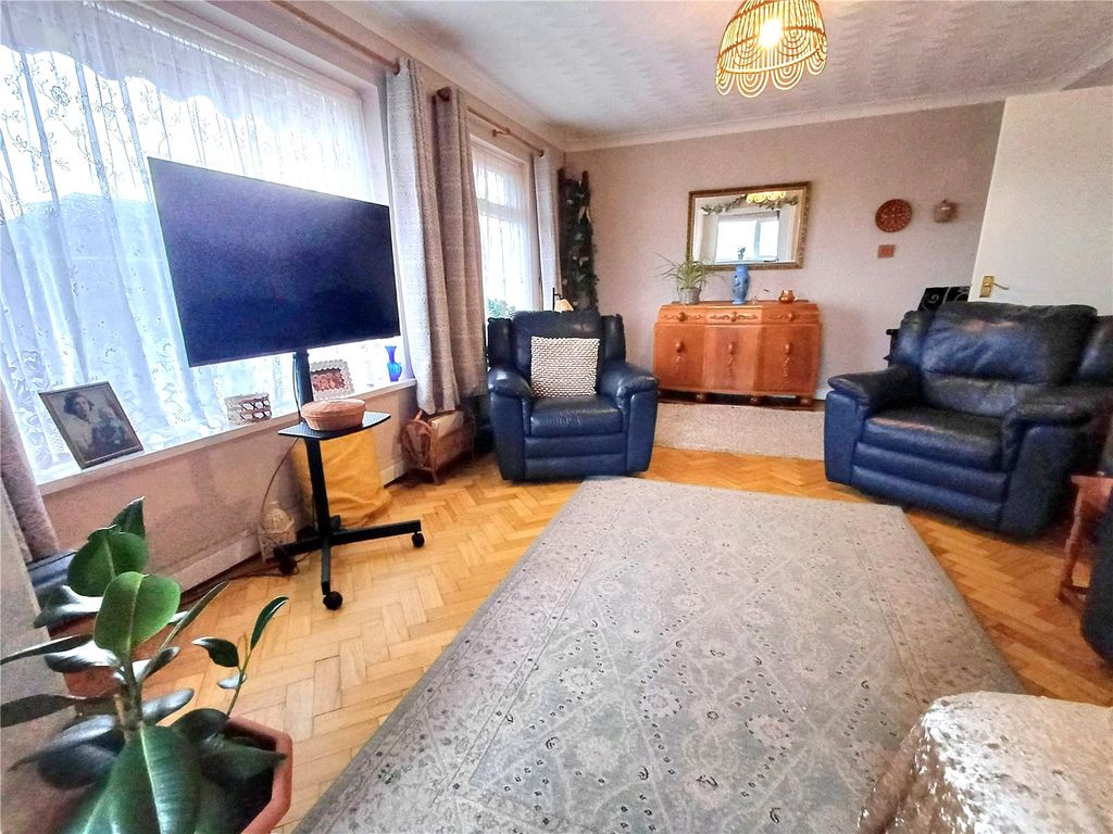 Property photo 3 of 17 Picture No. 14