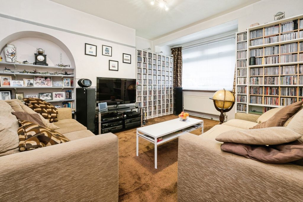 Property photo 2 of 17 Photo