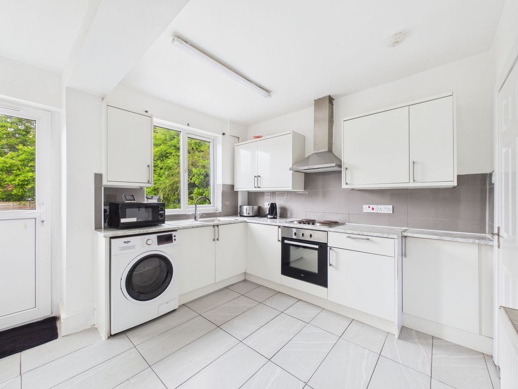 Property photo 3 of 14 Kitchen