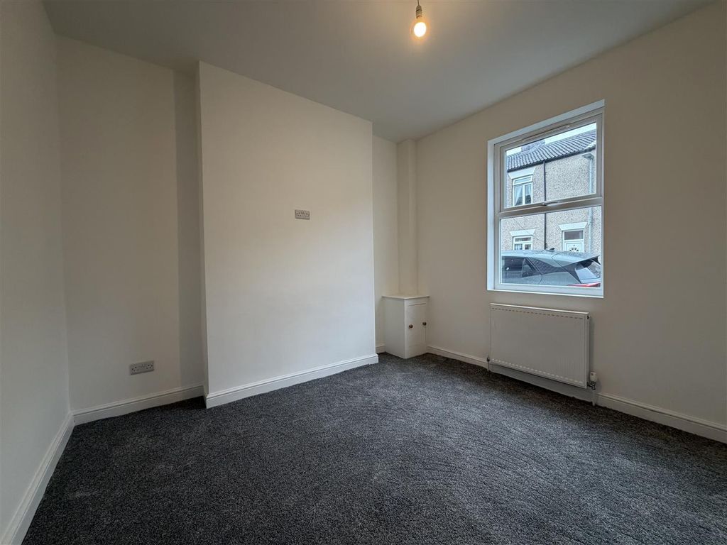 Property photo 3 of 15 Lounge