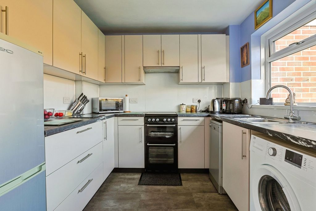 Property photo 2 of 17 Pbox-Img.Jpg