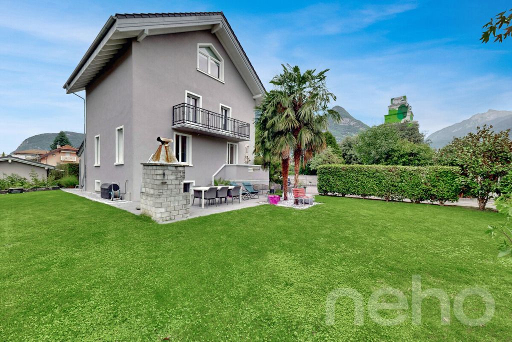 Property photo 3 of 12