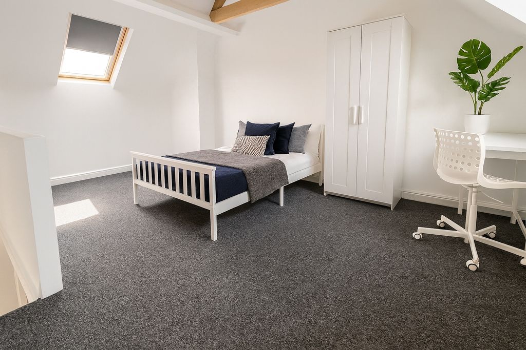 Property photo 3 of 6 Bright And Minimalist Single Bedroom Featuring A W...