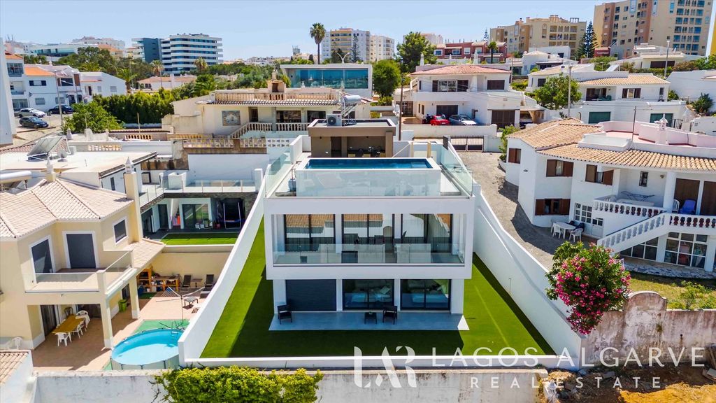 Property photo 1 of 33 3 Bedroom Villa With Sea Views