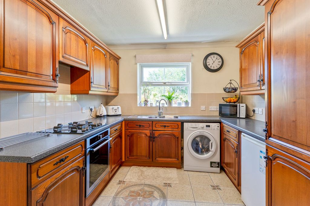 Property photo 2 of 24