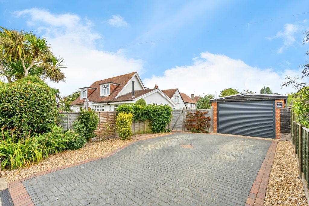 Property photo 2 of 27