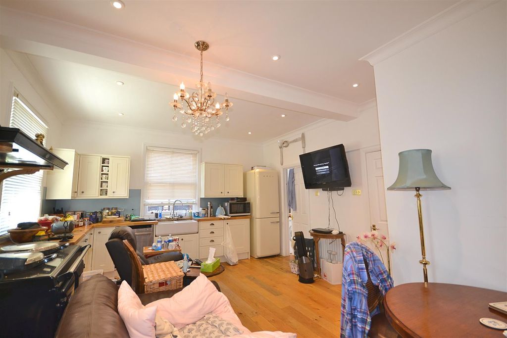 Property photo 3 of 14 13 (1).Png