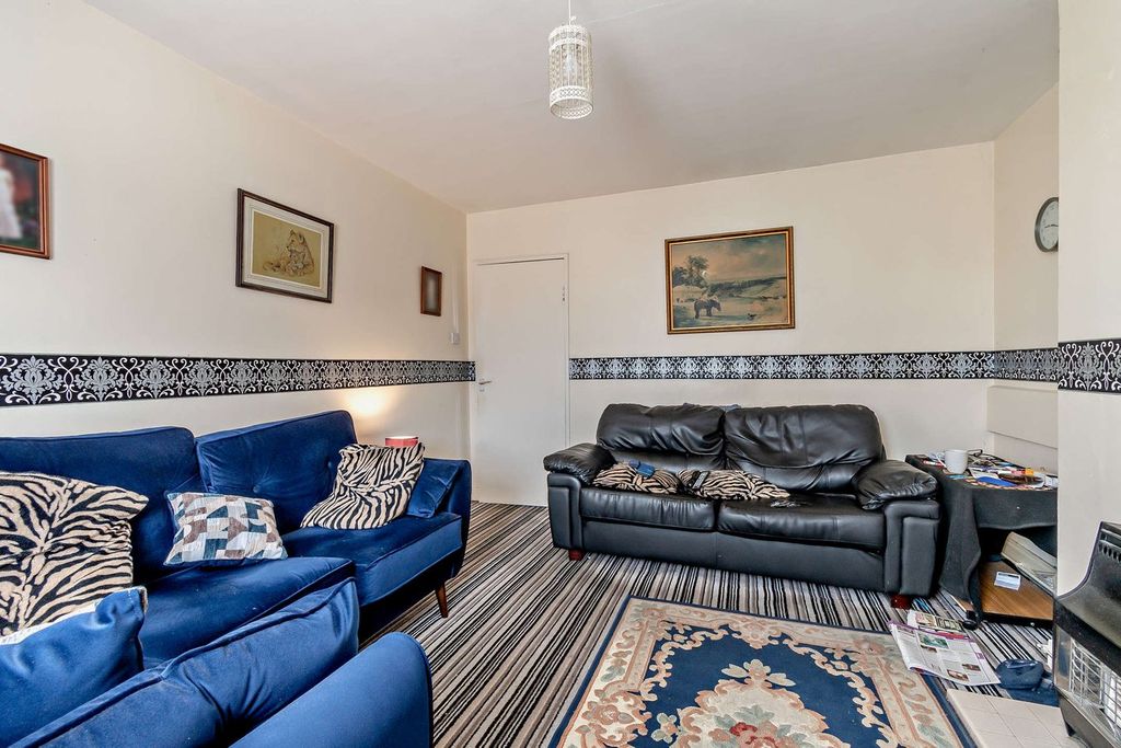 Property photo 3 of 11