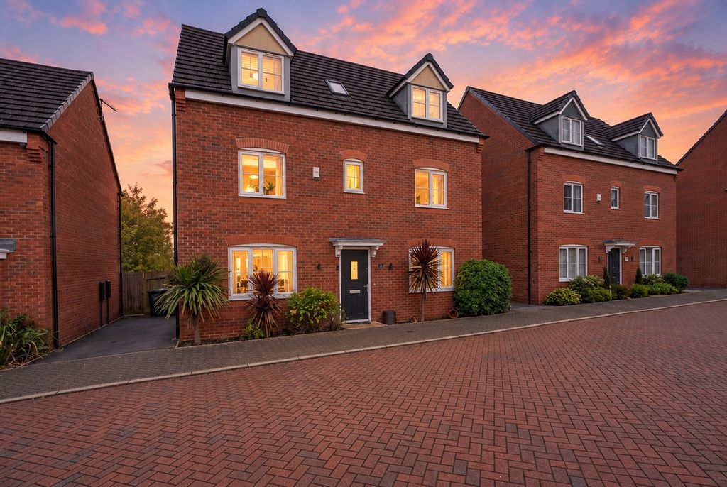 Property photo 1 of 32