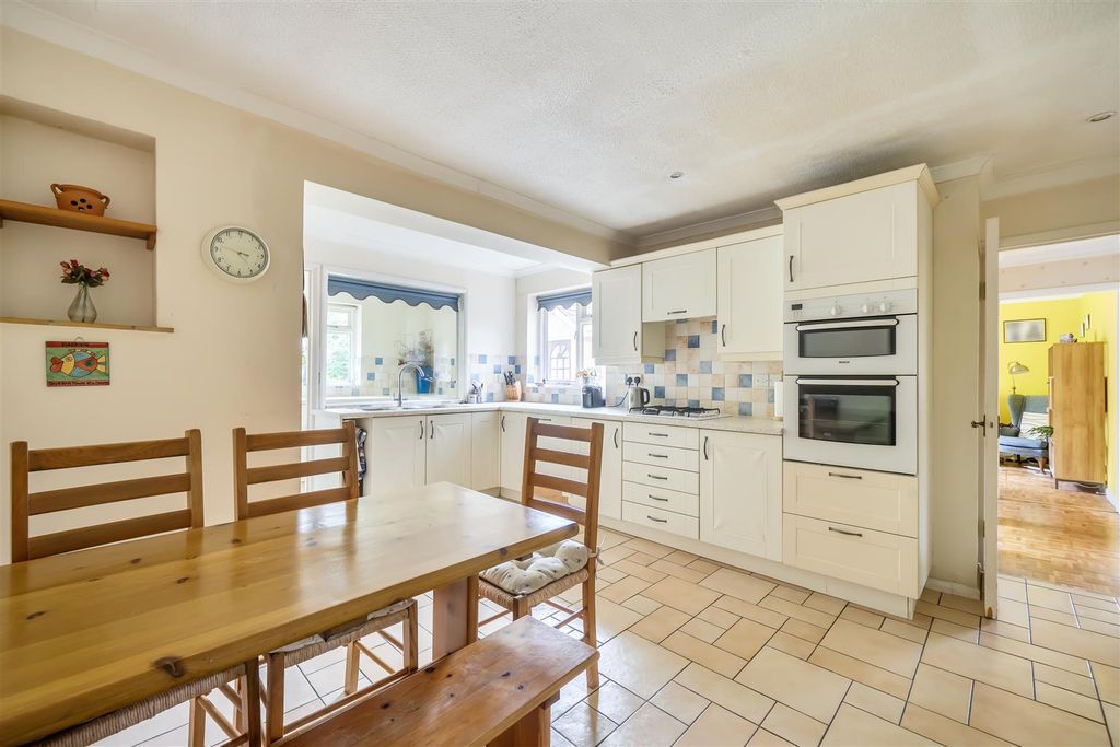 Additional image 6 of 4 bed bungalow for saleArdwell Close, Crowthorne, Berkshire RG45