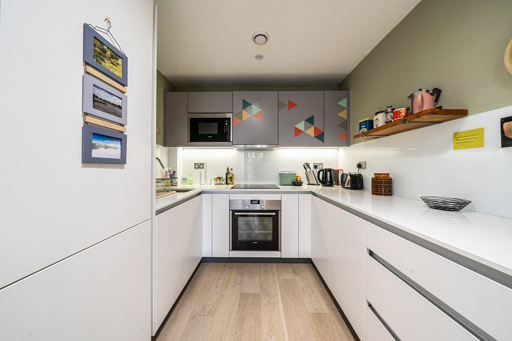 Property photo 2 of 21 1365843-16-68F111...