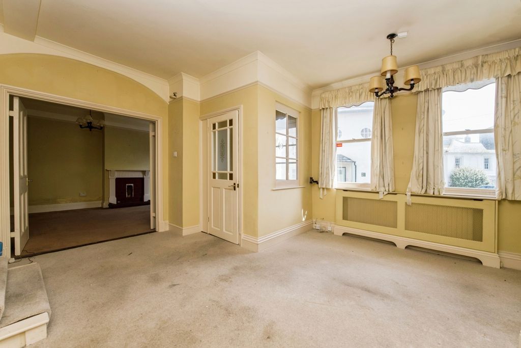 Property photo 2 of 17 Photo