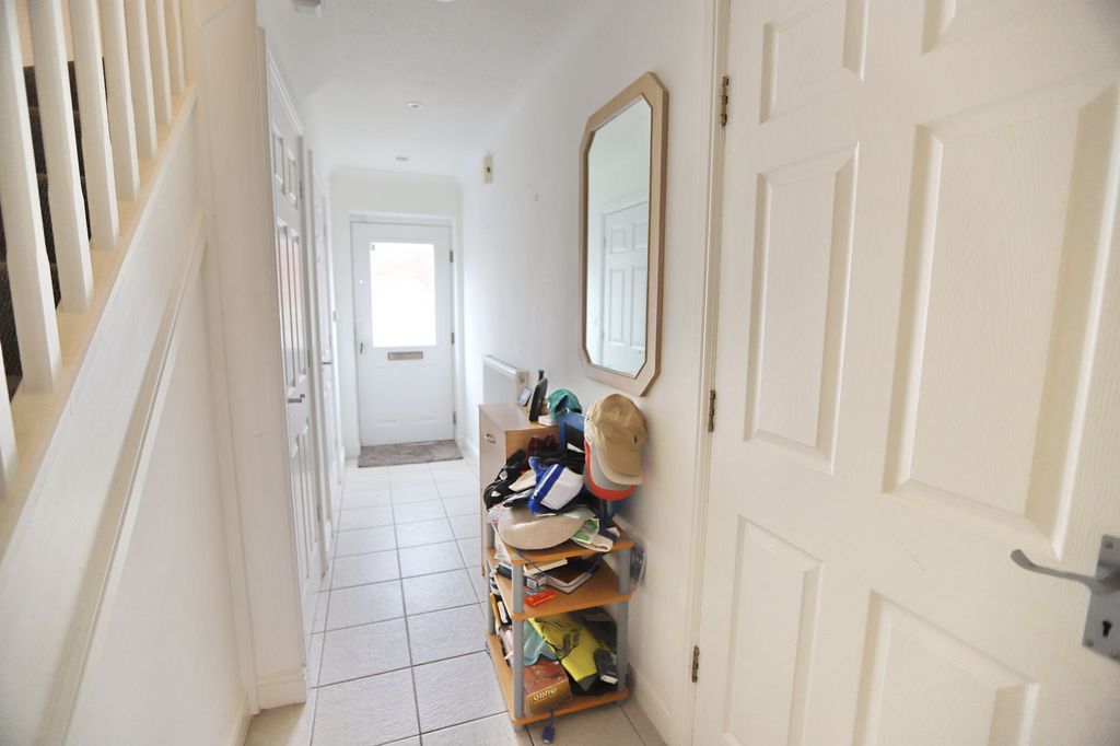 Property photo 2 of 21