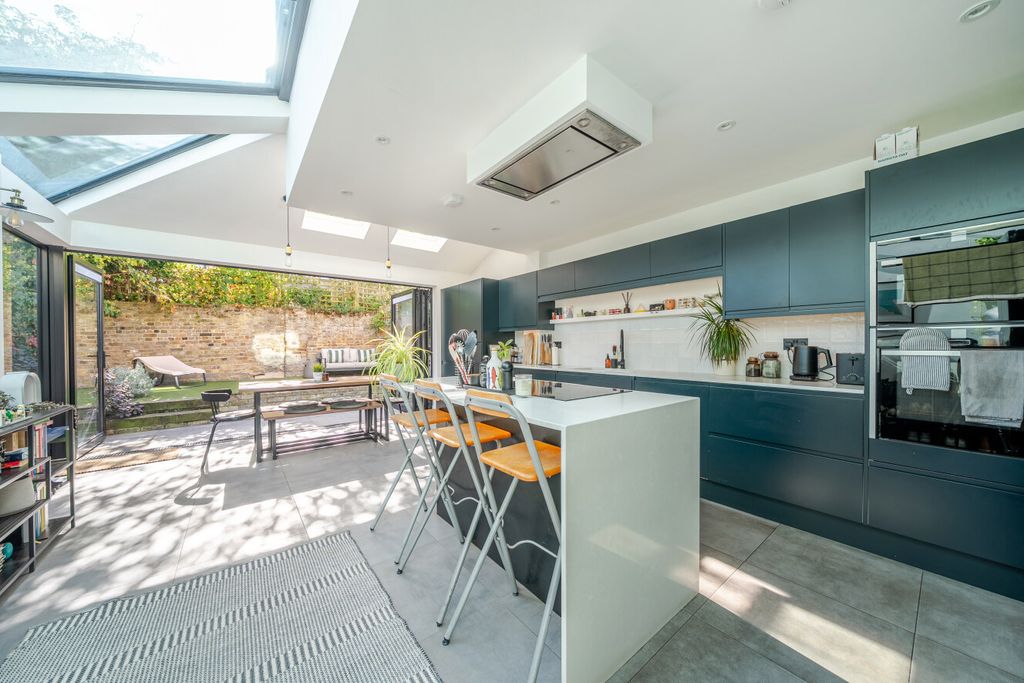 Property photo 2 of 16 1528059-13-6Abfa8...