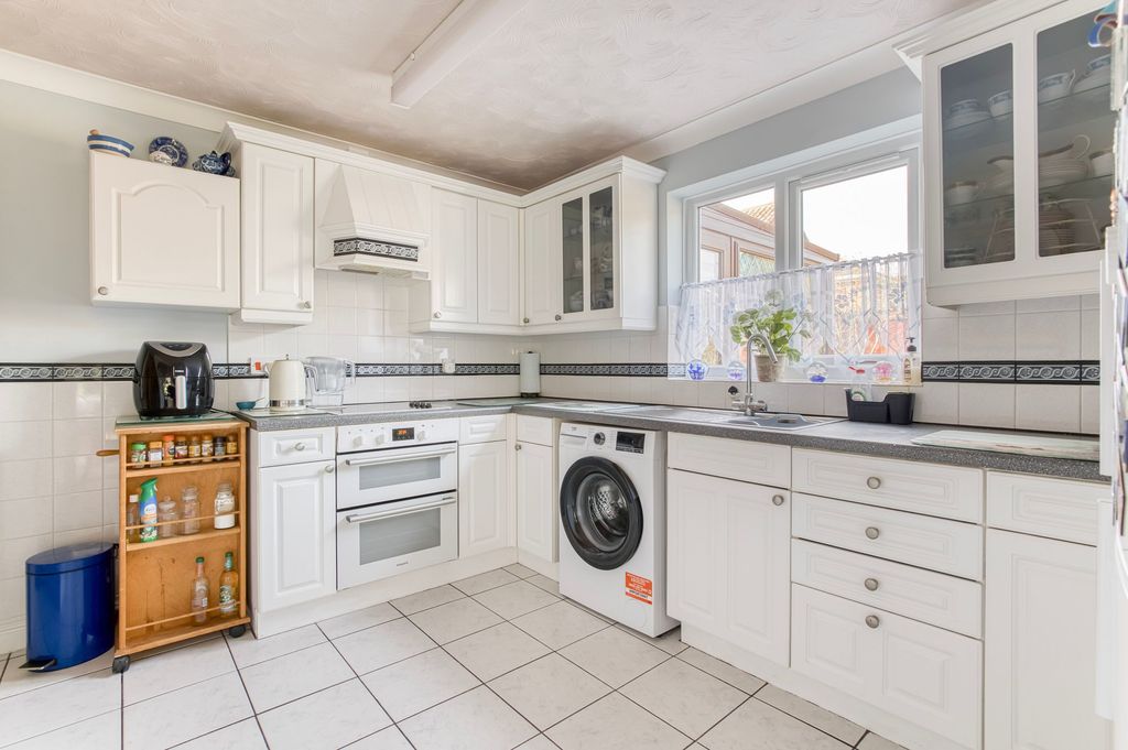 Property photo 2 of 20