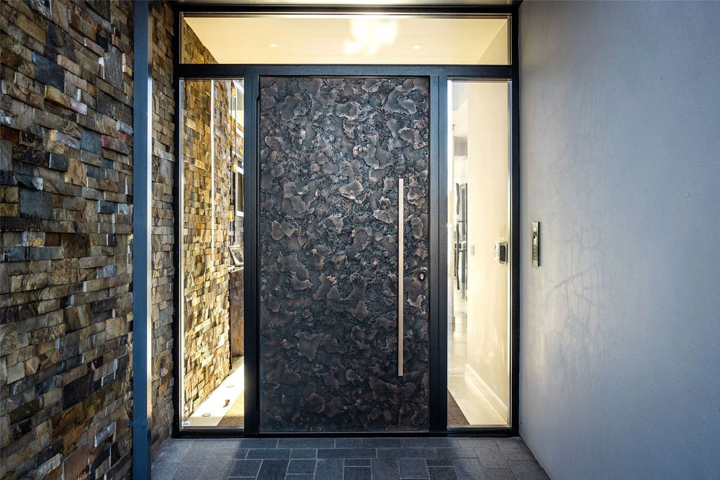 Property photo 2 of 28 Entrance