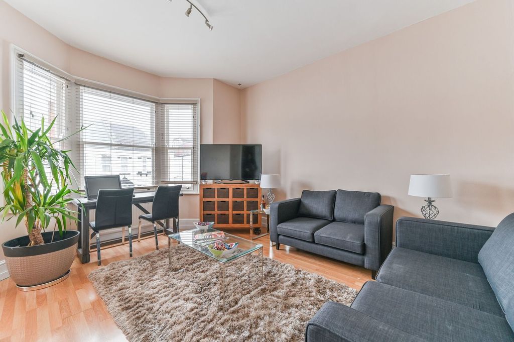 Property photo 3 of 12