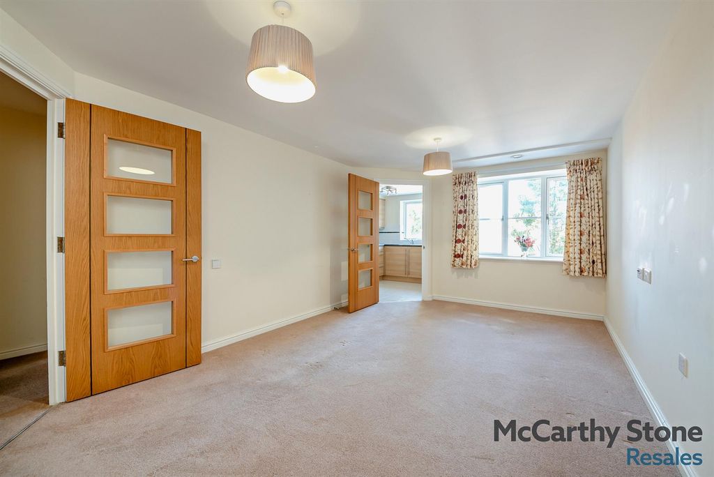 Property photo 2 of 26 8665718-Interior09-800.Jpg