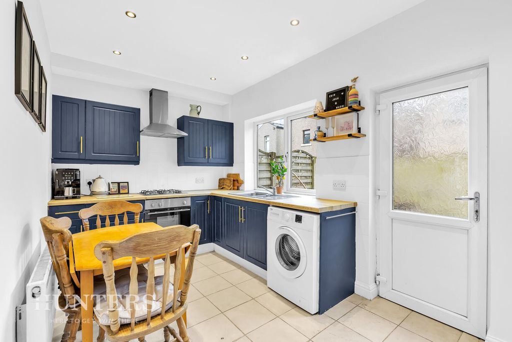 Property photo 3 of 19 Kitchen