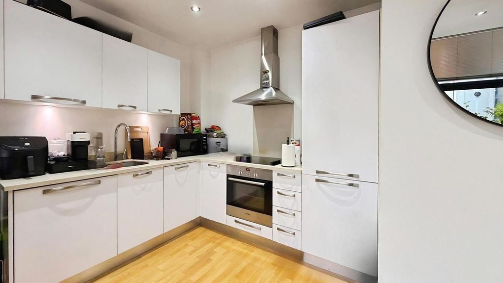 Property photo 3 of 7 Kitchen