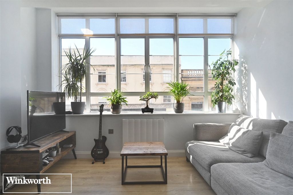 Property photo 3 of 8 Picture No. 06